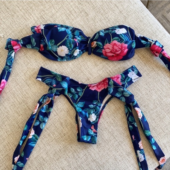 🪞 NEW side tie floral bikini 2 piece set - Picture 1 of 9